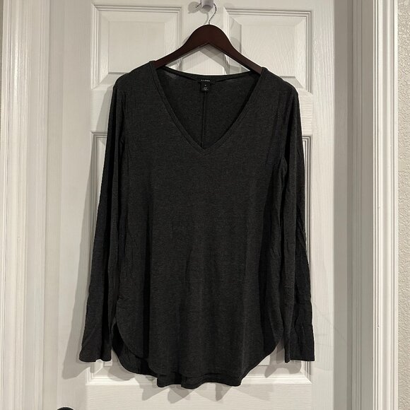 Halogen Sweater Womens Sz M Medium Gray V Neck Long Sleeve - Picture 1 of 4